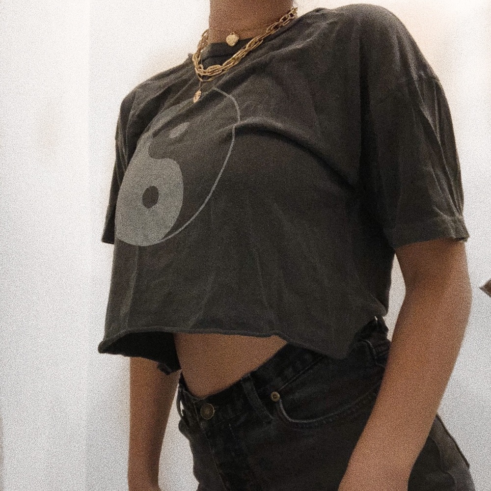 Ying yang gray tee shirt